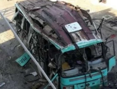 Συρία: Τρεις νεκροί και τουλάχιστον 20 τραυματίες από βομβιστική επίθεση σε λεωφορείο (βίντεο)